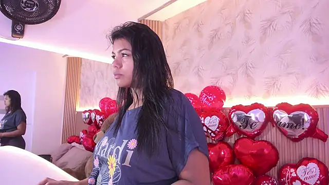 Snapshot of Liss-Reyes chatting on February 13, 2026, 12:12 pm Liss-Reyes online show from February 13, 2026, 12:12 pm