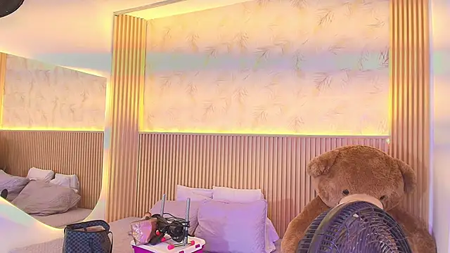 Snapshot of Liss-Reyes chatting on March 9, 2026, 1:15 pm Liss-Reyes online show from March 9, 2026, 1:15 pm