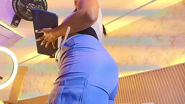 Snapshot of Liss-Reyes chatting on March 16, 2026, 12:42 pm Liss-Reyes online show from March 16, 2026, 12:42 pm