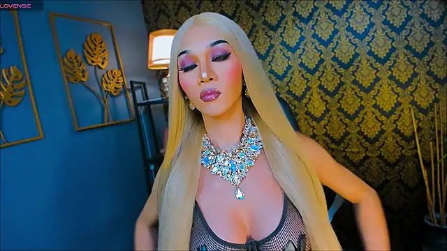 Snapshot of BelindaAbundance chatting on December 2, 2025, 3:45 am BelindaAbundance online show from December 2, 2025, 3:45 am