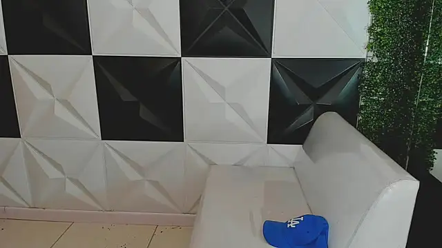 bull cam online show from October 4, 2025, 6:50 pm