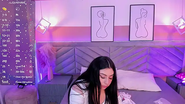 Mia Valentine  online show from October 9, 2025, 8:40 pm