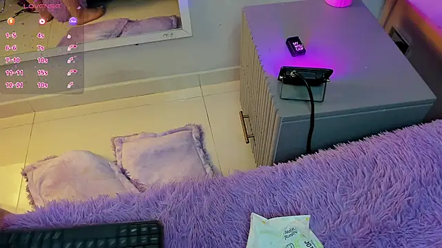 Mia Valentine  online show from February 9, 2026, 8:35 pm