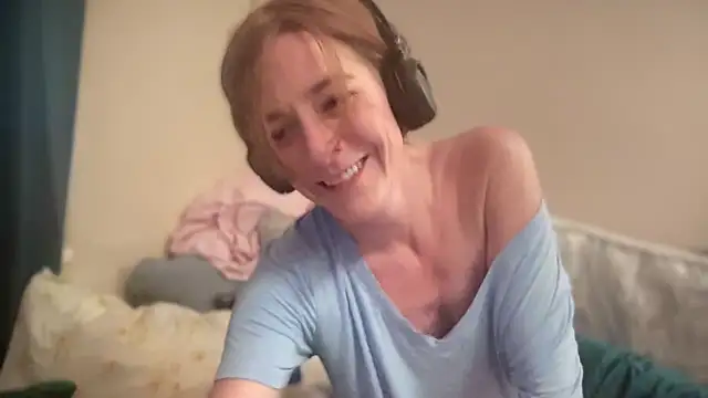 Snapshot of lookitsmay chatting on September 23, 2025, 4:32 pm lookitsmay online show from September 23, 2025, 4:32 pm