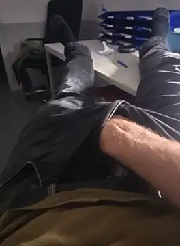 Snapshot of stunning_stallion chatting on October 5, 2025, 5:44 pm stunning stallion online show from October 5, 2025, 5:44 pm