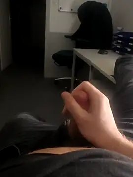 Snapshot of stunning_stallion chatting on January 15, 2026, 12:26 am stunning stallion online show from January 15, 2026, 12:26 am