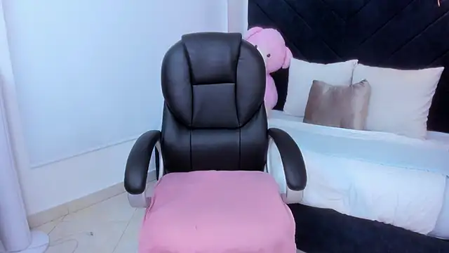 Snapshot of kate_lua chatting on November 24, 2025, 11:54 am kate lua online show from November 24, 2025, 11:54 am