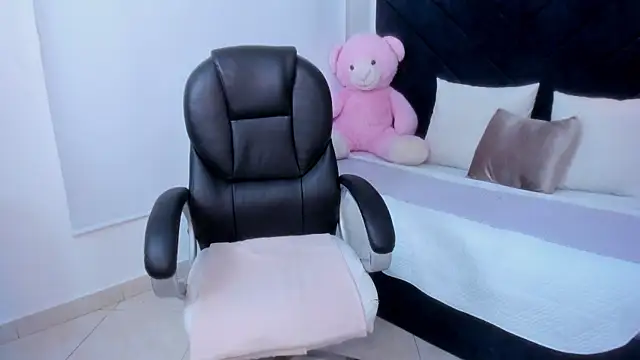 Snapshot of kate_lua chatting on November 25, 2025, 11:43 am kate lua online show from November 25, 2025, 11:43 am