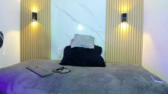 Valentinaliux  online show from February 12, 2026, 11:27 am