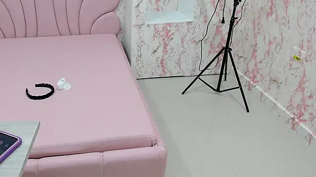 Luna-Black online show from September 14, 2025, 3:27 am