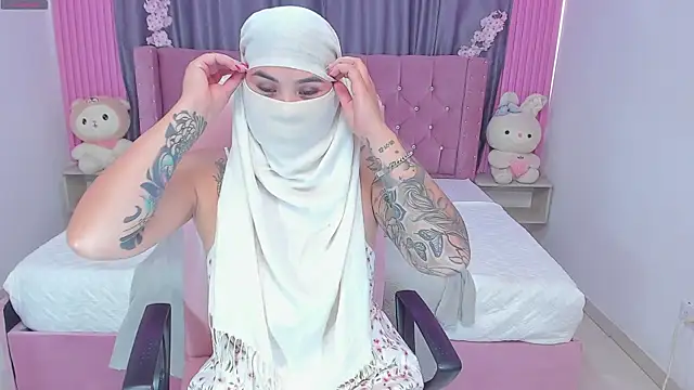 Nayla-Mouna online show from September 25, 2025, 8:01 pm