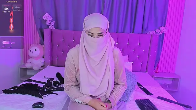Nayla-Mouna online show from April 23, 2026, 8:02 am