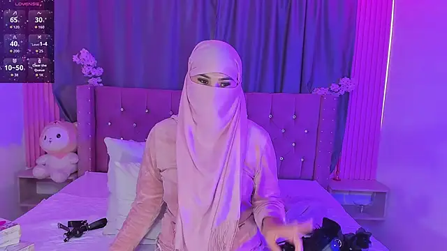 Nayla-Mouna online show from May 4, 2026, 7:32 pm