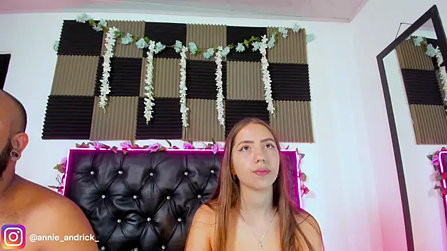  leda swan  online show from May 4, 2026, 2:07 am