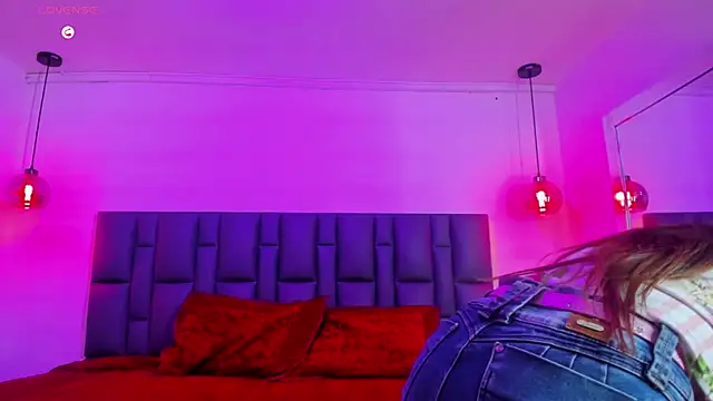 Snapshot of Roslin-Nix chatting on September 8, 2025, 8:19 pm Roslin-Nix online show from September 8, 2025, 8:19 pm