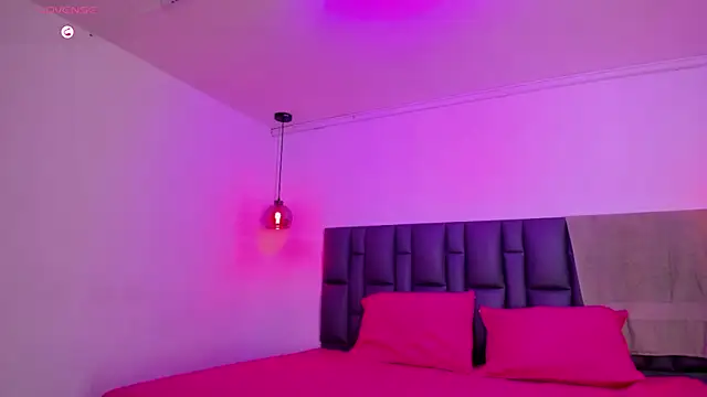 Snapshot of Roslin-Nix chatting on September 23, 2025, 7:39 pm Roslin-Nix online show from September 23, 2025, 7:39 pm