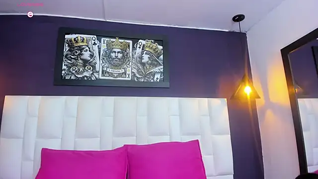 Snapshot of Roslin-Nix chatting on October 1, 2025, 8:04 pm Roslin-Nix online show from October 1, 2025, 8:04 pm