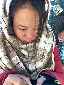 liu-liusexy online show from December 1, 2025, 3:22 am