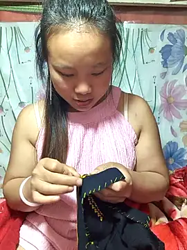 liu-liusexy online show from May 7, 2026, 2:33 pm