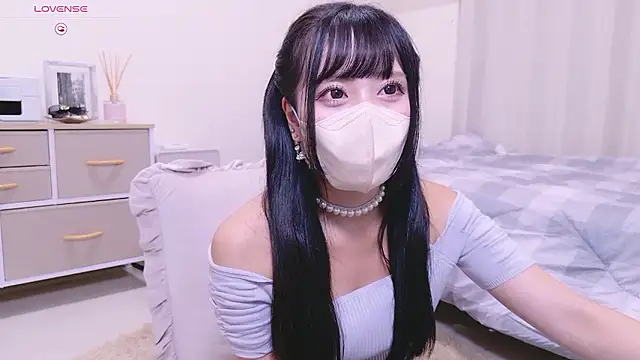 Snapshot of YURi_luv chatting on September 15, 2025, 11:43 am YURi luv online show from September 15, 2025, 11:43 am