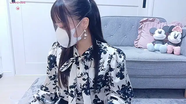 Snapshot of YURi_luv chatting on October 22, 2025, 11:10 am YURi luv online show from October 22, 2025, 11:10 am