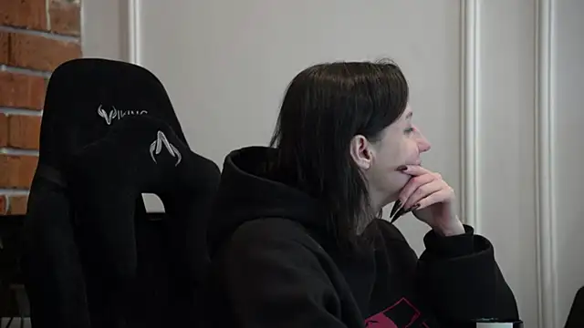  LilithDarkmore  online show from October 3, 2025, 11:29 am