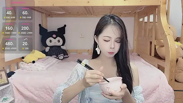 Snapshot of Sue101010 chatting on September 21, 2025, 7:54 am Sue101010 online show from September 21, 2025, 7:54 am