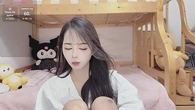 Snapshot of Sue101010 chatting on September 24, 2025, 7:44 am Sue101010 online show from September 24, 2025, 7:44 am