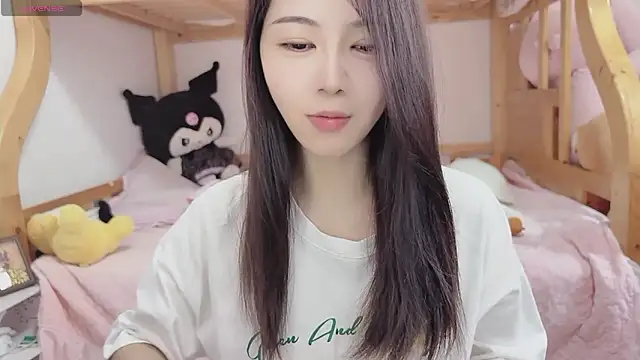 Snapshot of Sue101010 chatting on October 5, 2025, 6:12 am Sue101010 online show from October 5, 2025, 6:12 am