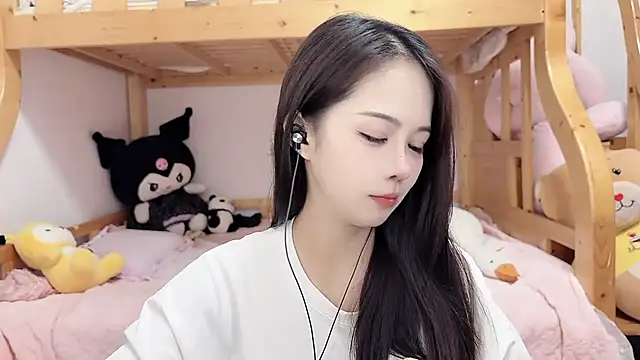 Snapshot of Sue101010 chatting on October 5, 2025, 6:17 pm Sue101010 online show from October 5, 2025, 6:17 pm