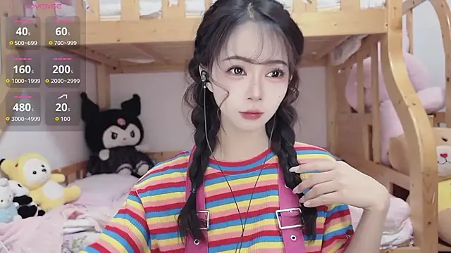 Snapshot of Sue101010 chatting on October 15, 2025, 10:37 am Sue101010 online show from October 15, 2025, 10:37 am