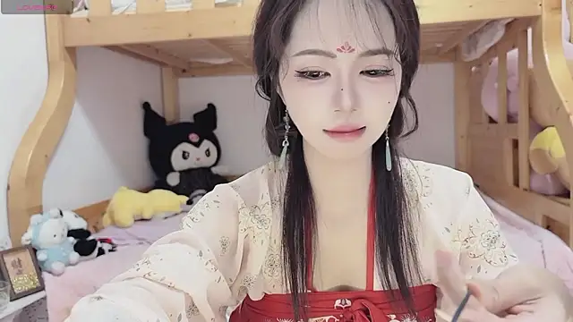 Snapshot of Sue101010 chatting on October 17, 2025, 11:57 am Sue101010 online show from October 17, 2025, 11:57 am