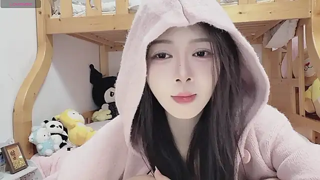 Snapshot of Sue101010 chatting on October 22, 2025, 12:38 pm Sue101010 online show from October 22, 2025, 12:38 pm