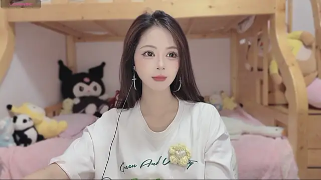 Sue101010 online show from November 11, 2025, 11:21 am