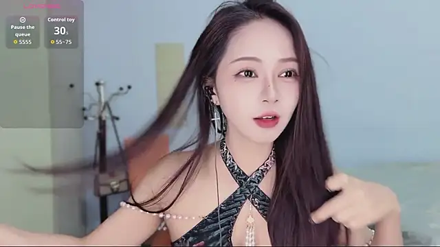 Sue101010 online show from November 17, 2025, 8:25 pm