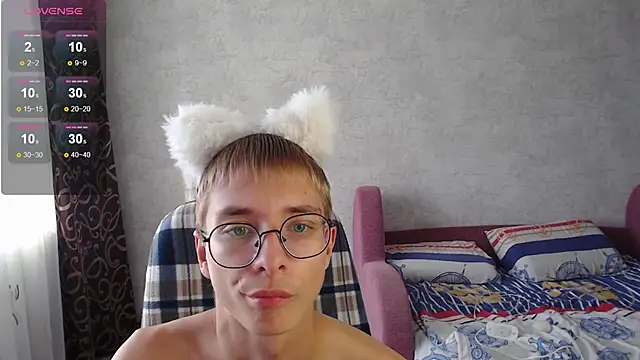 Snapshot of glasses_cat chatting on September 10, 2025, 5:40 am glasses cat online show from September 10, 2025, 5:40 am