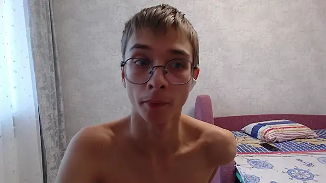 glasses cat online show from November 15, 2025, 6:33 am