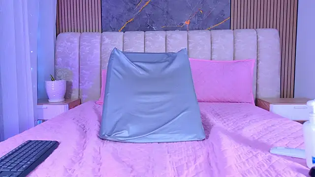 Snapshot of mia_scot chatting on March 19, 2026, 12:20 pm mia scot online show from March 19, 2026, 12:20 pm