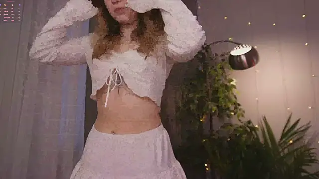 Lina Glow online show from March 19, 2026, 6:50 am