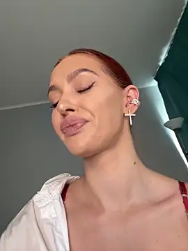 LittleFox    online show from September 15, 2025, 6:24 am