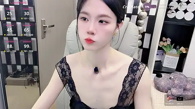 Yueyue-MM online show from May 3, 2026, 1:17 pm