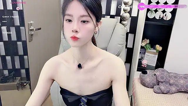 Yueyue-MM online show from June 5, 2026, 2:51 am