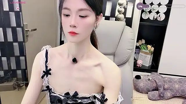 Yueyue-MM online show from June 17, 2026, 3:20 am