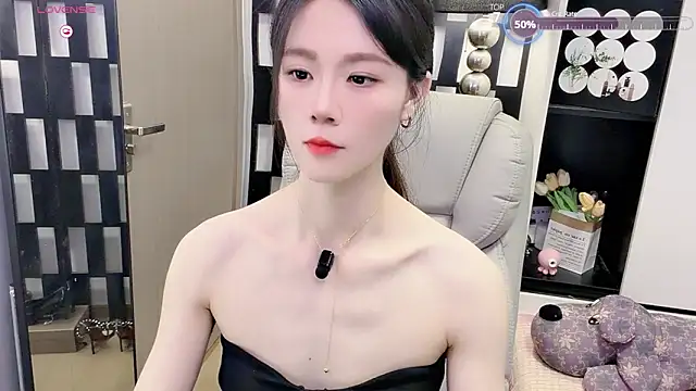 Yueyue-MM online show from June 18, 2026, 3:51 am