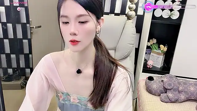 Yueyue-MM online show from June 19, 2026, 2:10 pm