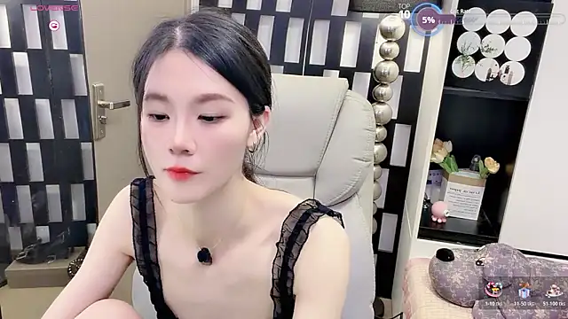 Yueyue-MM online show from June 21, 2026, 2:30 pm