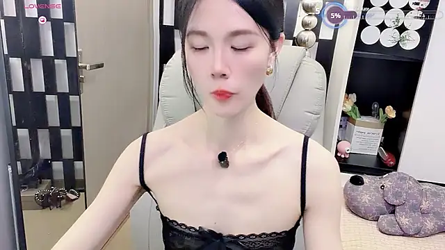 Snapshot of Yueyue-MM chatting on June 27, 2026, 12:33 pm Yueyue-MM online show from June 27, 2026, 12:33 pm