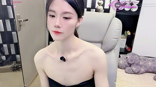Snapshot of Yueyue-MM chatting on June 28, 2026, 12:44 pm Yueyue-MM online show from June 28, 2026, 12:44 pm