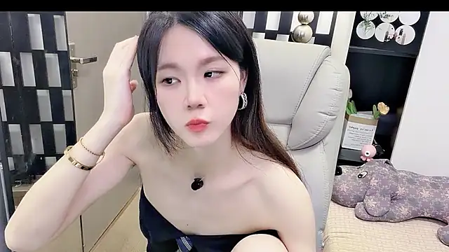 Snapshot of Yueyue-MM chatting on July 13, 2026, 2:31 pm Yueyue-MM online show from July 13, 2026, 2:31 pm