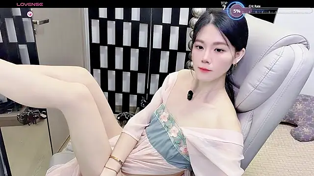 Snapshot of Yueyue-MM chatting on July 14, 2026, 2:05 am Yueyue-MM online show from July 14, 2026, 2:05 am